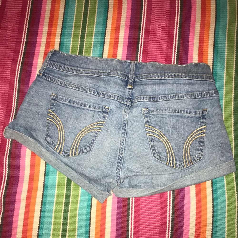 Hollister Short-Short - Picture 2 of 3